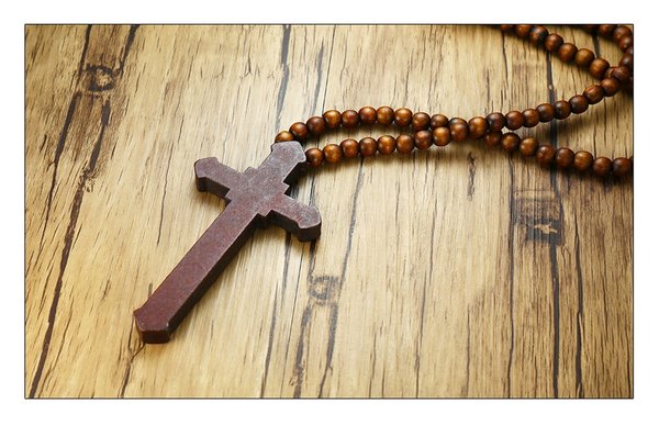 Rosenkranz aus Holz Braun handgeschnitzt christlich Jesus Kreuz Kette Glauben